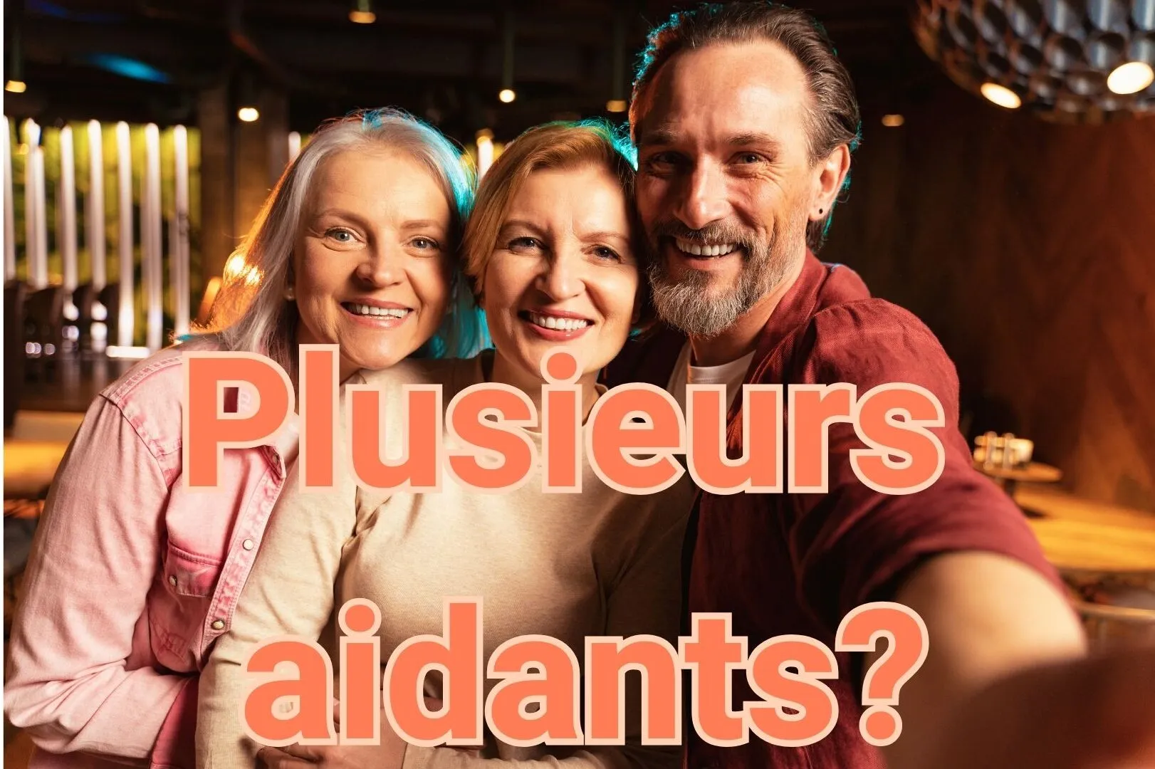 plusieurs aidants heureux avec vieille dame