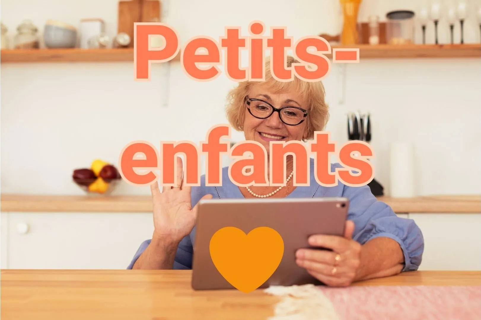 Mamie qui fait coucou à son ipad